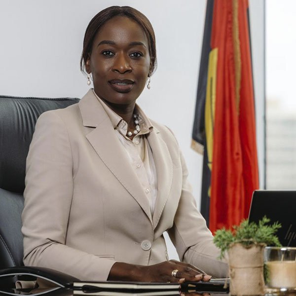 Ana Kainda da Silva Cazumbula - Presidente